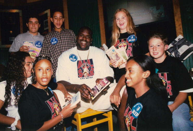 1997 Shaquille O'Neal Orr Middle School with students- RIF History