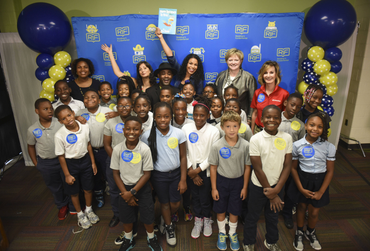 Group shot with Alicia Levi, Jordin Sparks, other guests & kids at Amidon-Bowen Elementary