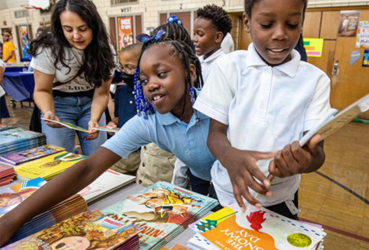 kids reaching for books